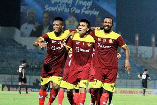 印度尼西亚甲级联赛第29轮蒂拉佩斯卡保1-万隆的相关图片