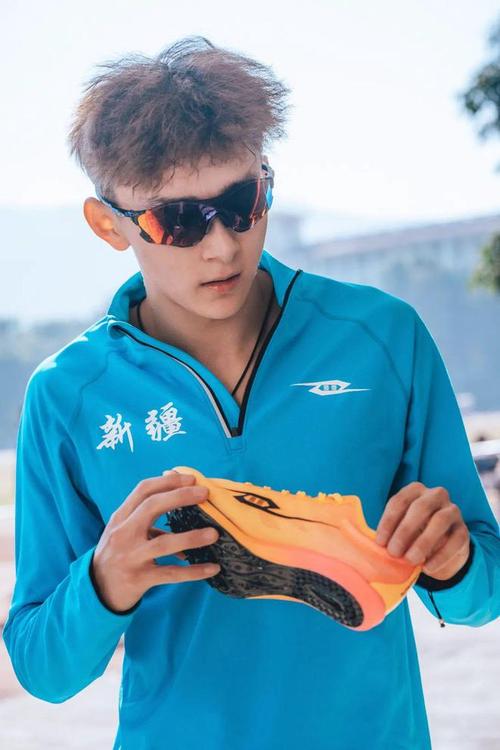 中国选手艾力西尔吾买尔打破郭钟泽保持45秒66全国青年纪录的相关图片