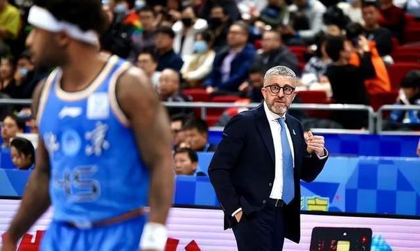 北京男篮新赛季：外援挑战与教练困境的相关图片