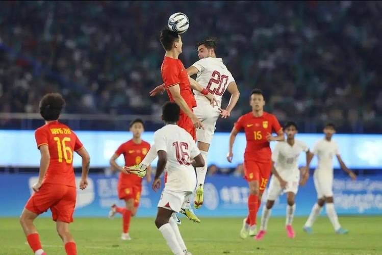 意外之机！国足U23丢球后逆转骤现，日本队遭红牌惩罚，门将“卧草”开局的相关图片