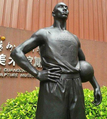 继科比布莱恩特之后应该被铸造雕像的十位NBA球星的相关图片